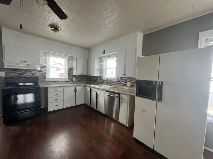 Property Photo:  506 6th Street SE  MN 56601 