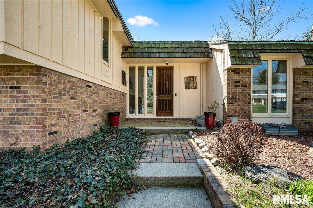 Property Photo: 202 W Wolf Road IL 61614