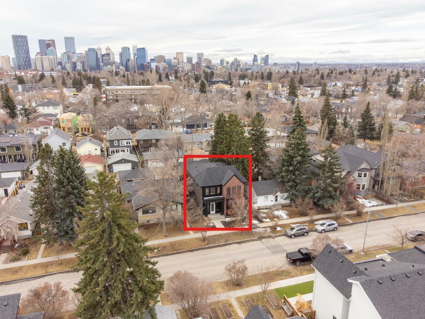 Property Photo: 433 19 Avenue NW AB T2M 0Y5