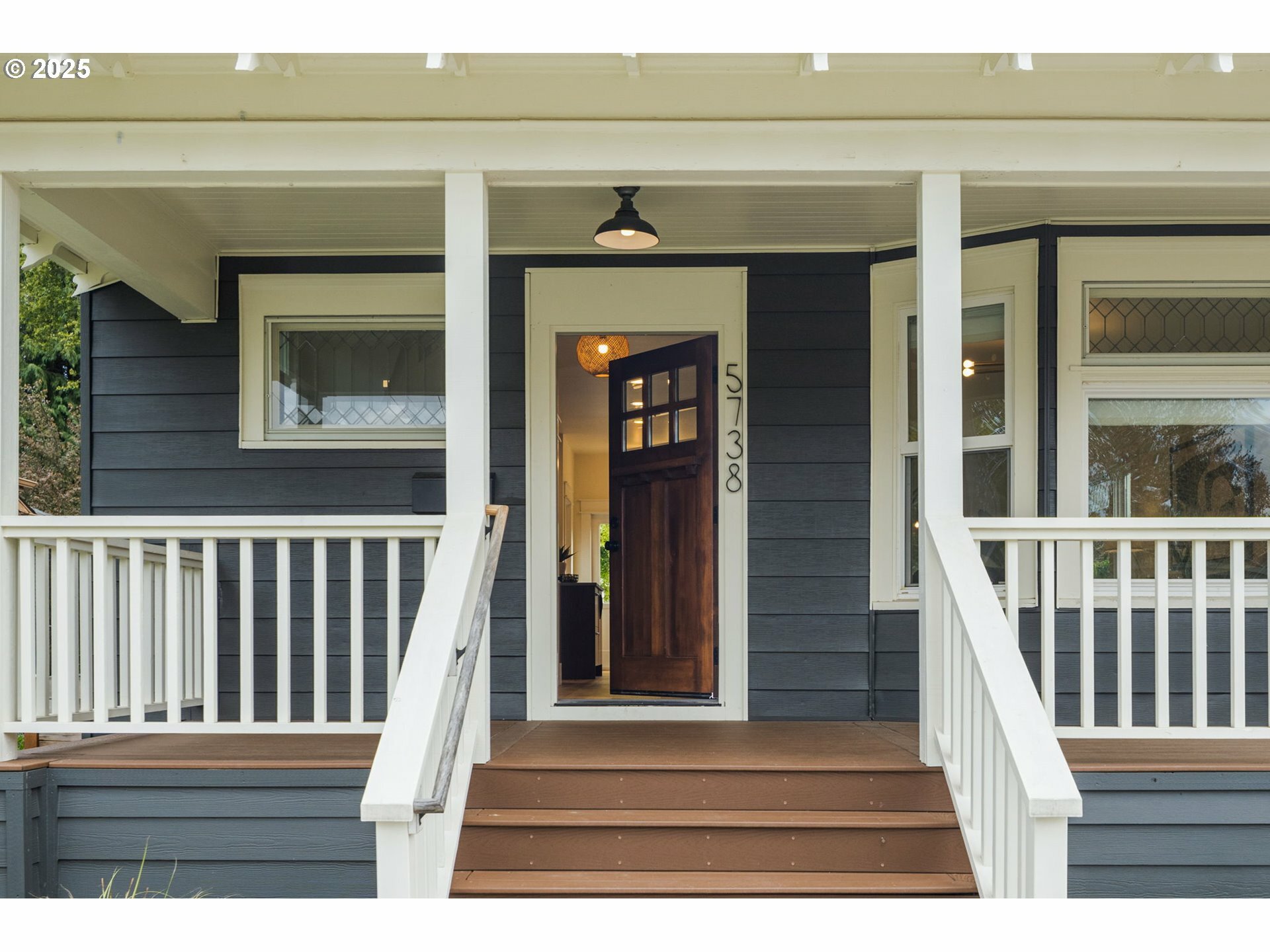 Property Photo: 5738 N Denver Ave OR 97217