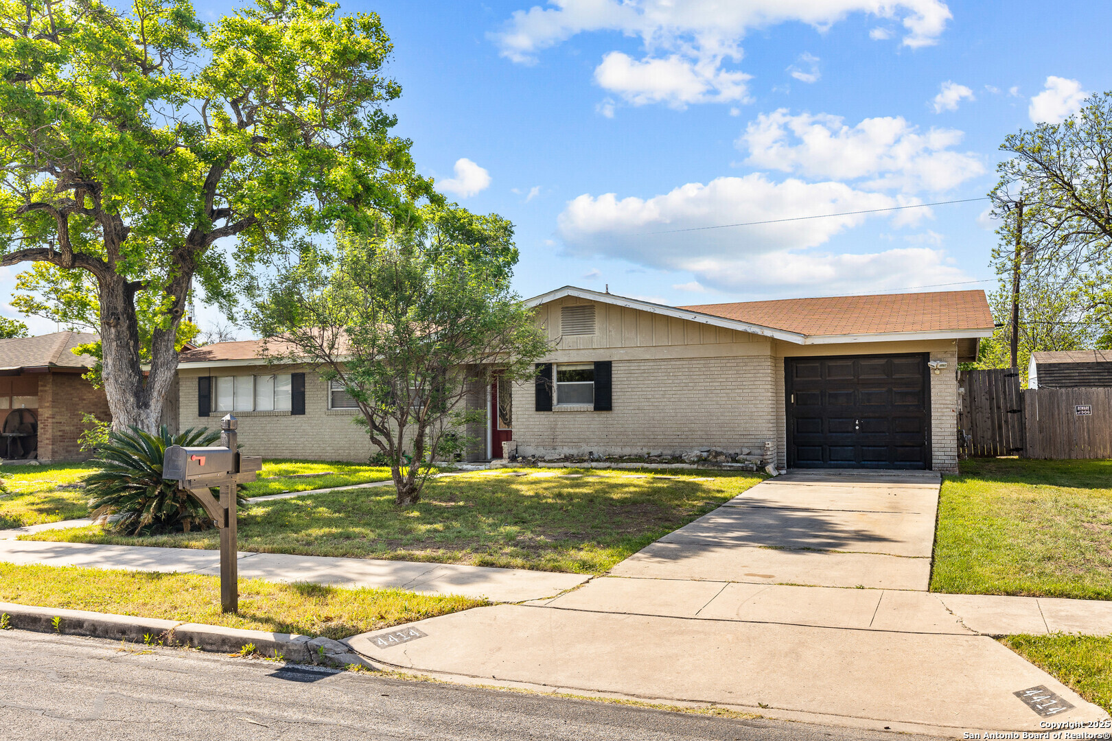 Property Photo: 4414 Tropical TX 78218