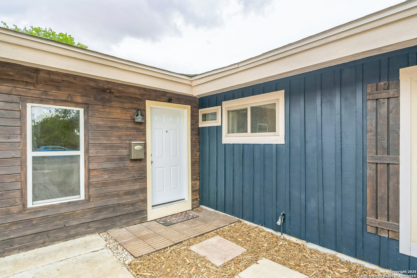 Property Photo: 407 Rexford Dr TX 78216