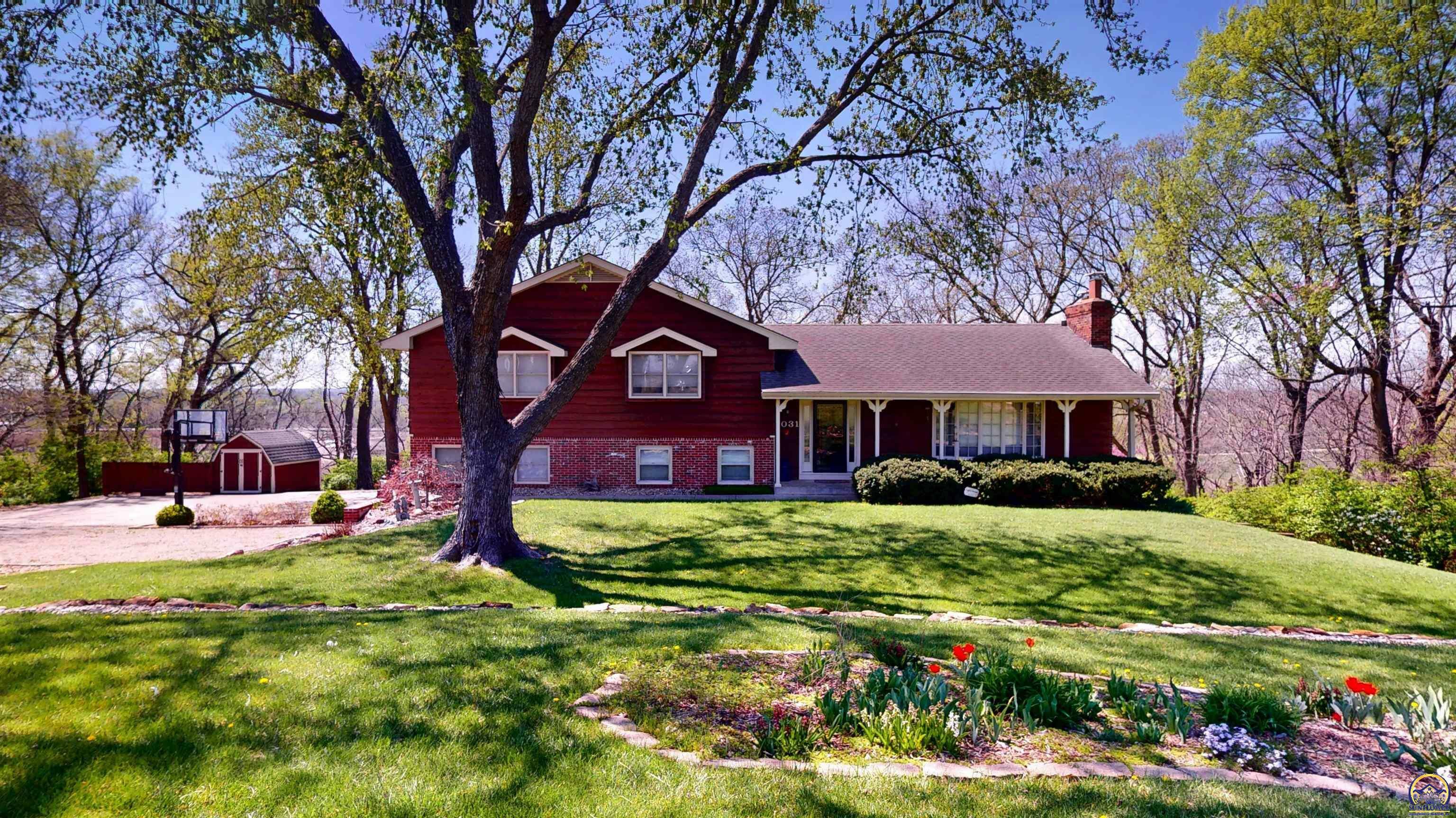 Property Photo: 1031 NE 27th St KS 66617