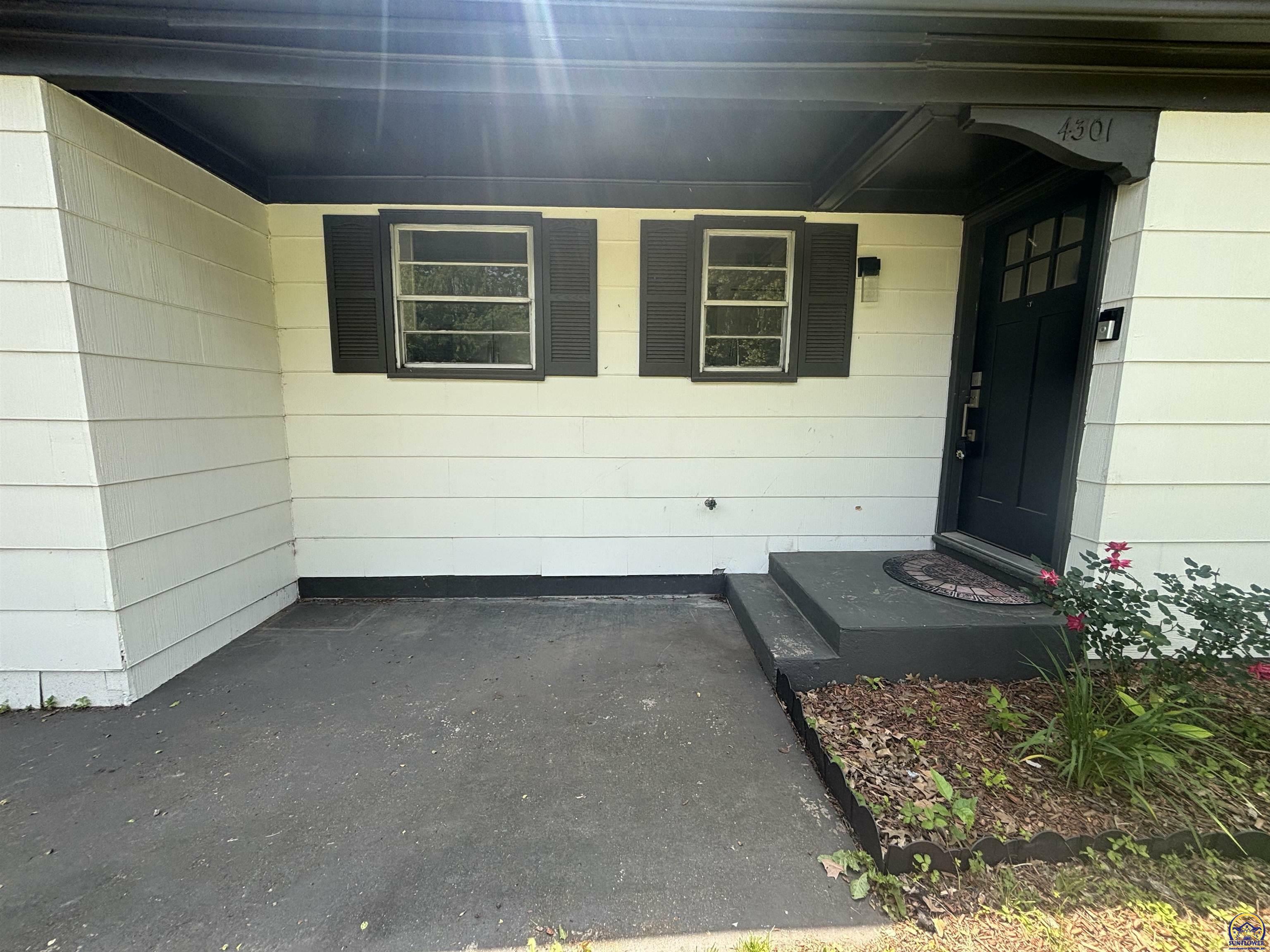 Property Photo: 4301 SW 23rd St KS 66614