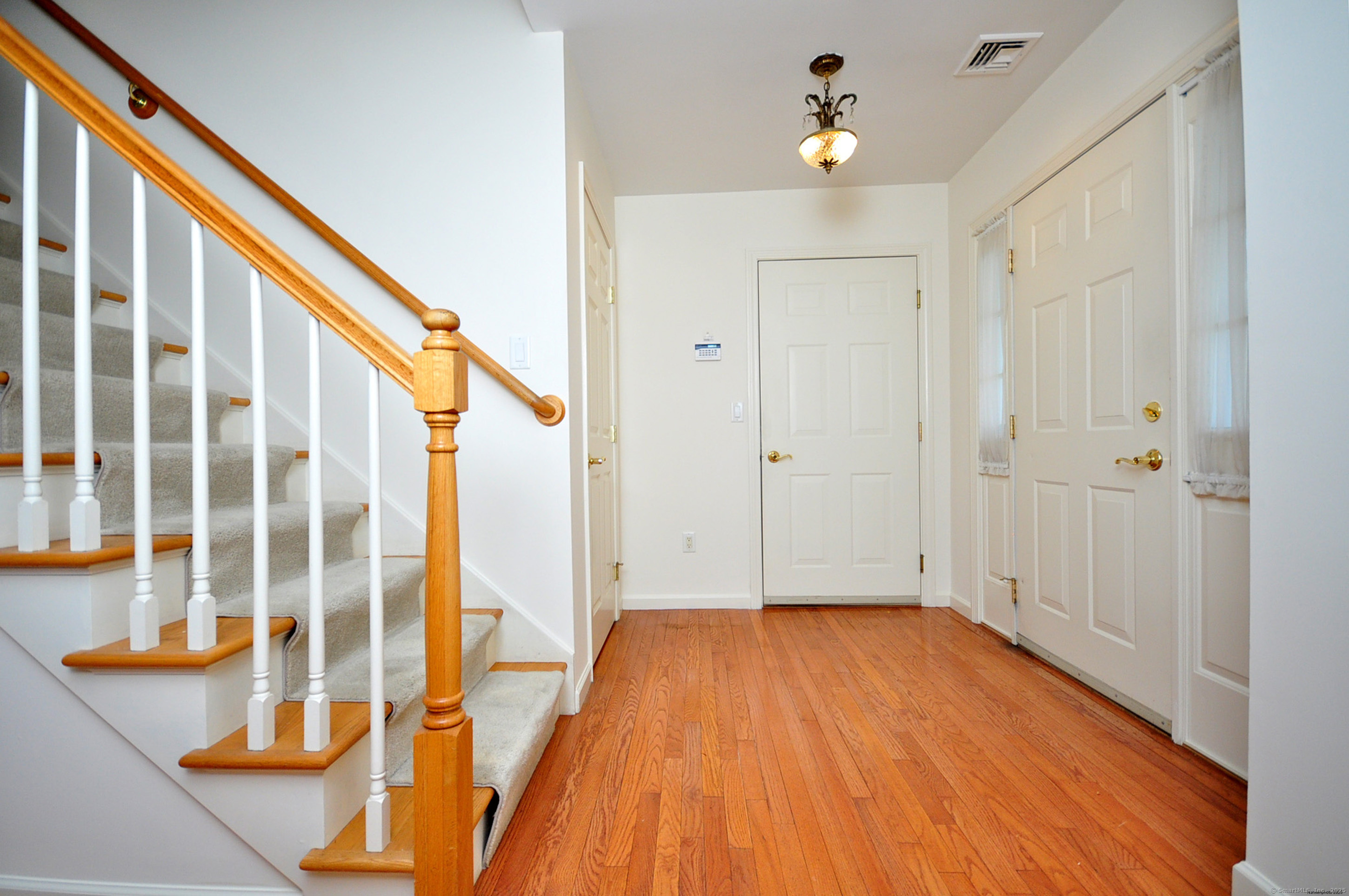 Property Photo: 10 Tabor Circle 10 CT 06117