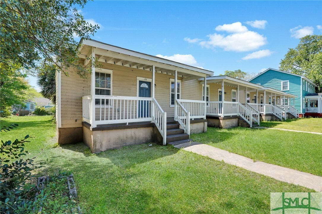 Property Photo: 633 W 39th Street GA 31415