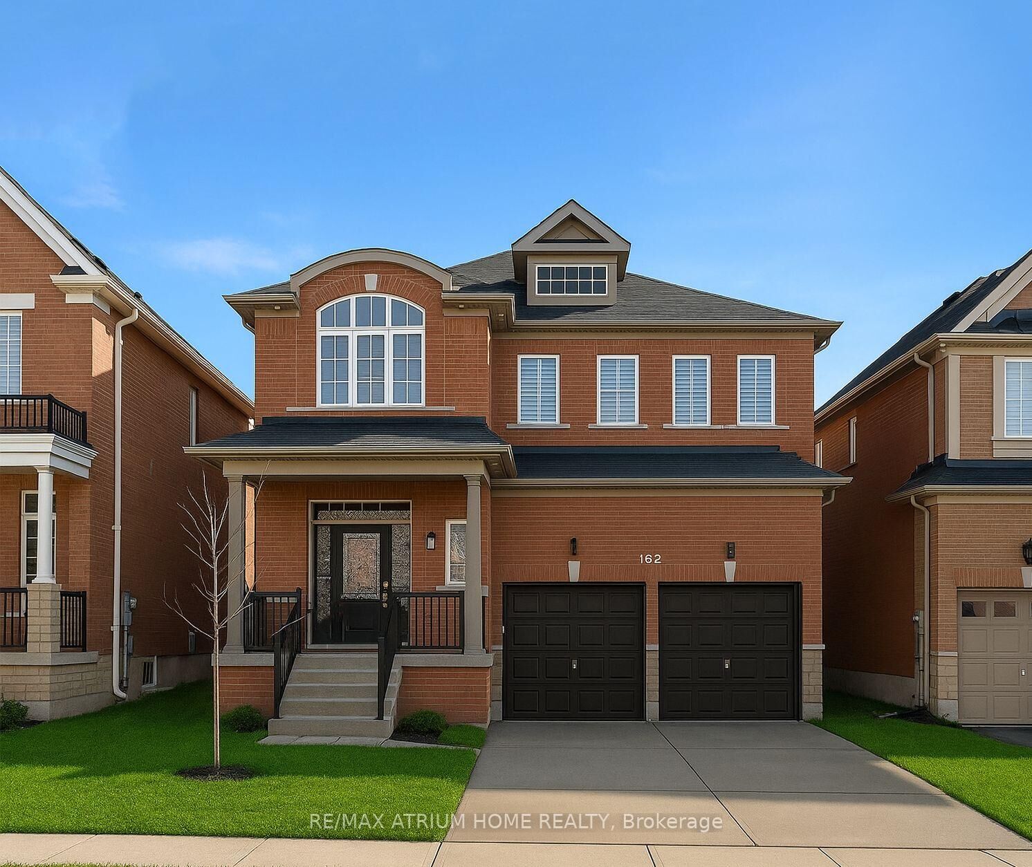 Property Photo: 162 Bathurst Glen Drive ON L4J 8Y8