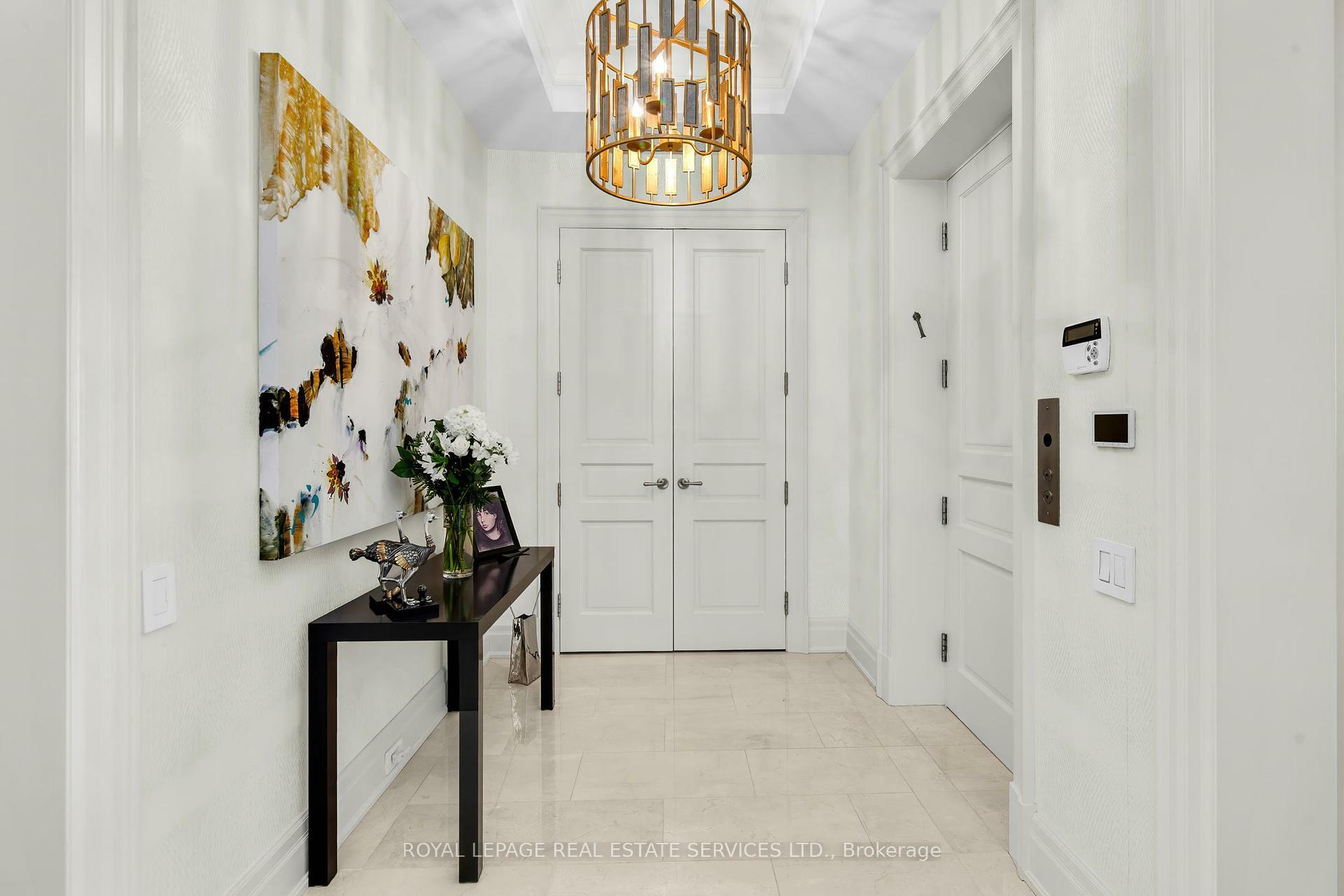 Property Photo: 155 St Clair Avenue W 1701 ON M4V 0A1