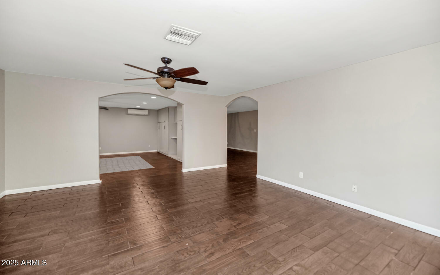 Property Photo: 4511 W Loma Lane AZ 85302