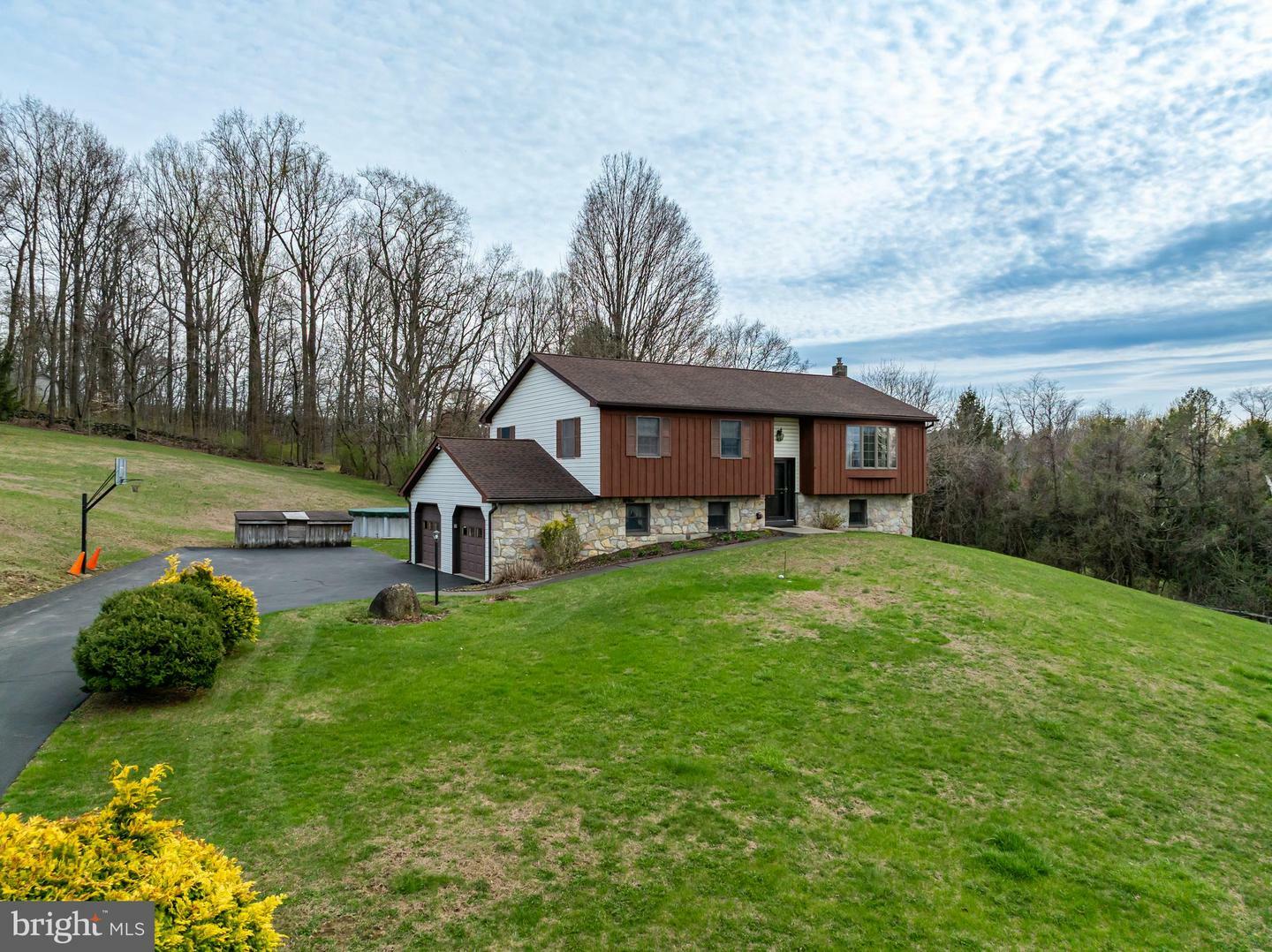 Property Photo: 140 Fredericksville Road PA 19539