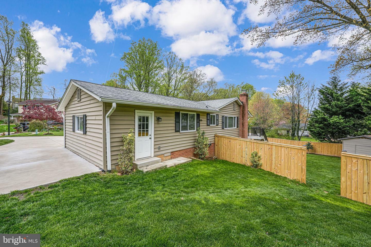 Property Photo: 5116 Thackery Court VA 22032