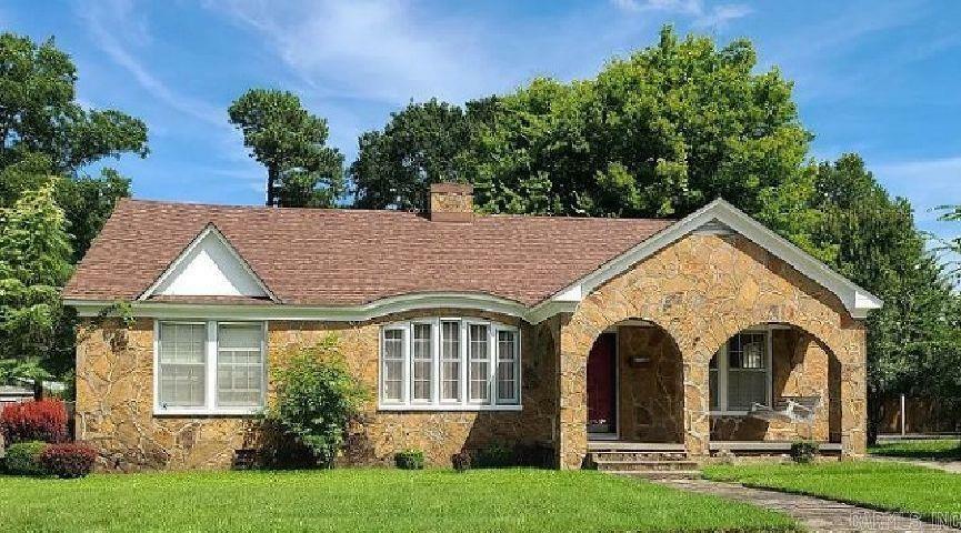 Property Photo:  409 W H Avenue  AR 72116 
