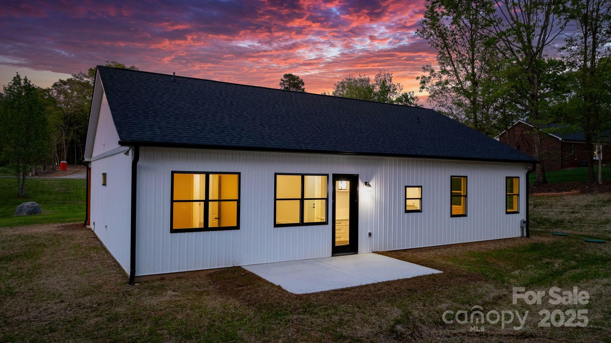 Property Photo: 2045 Cordia Circle NC 28658
