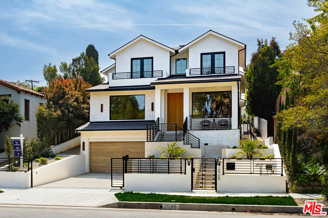 Property Photo: 2565 Patricia Ave CA 90064