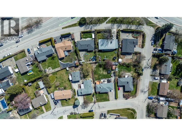 Property Photo:  703 Glenburn Street  BC V1Y 4G4 