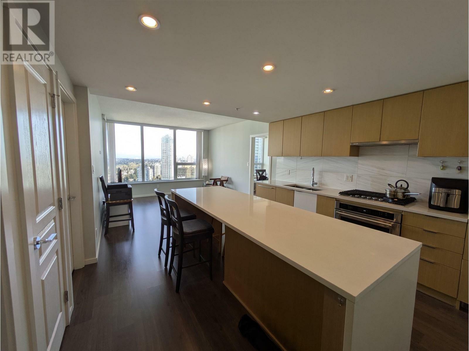 Photo de la propriété: 5883 Barker Avenue 3502 BC V5H 0G4