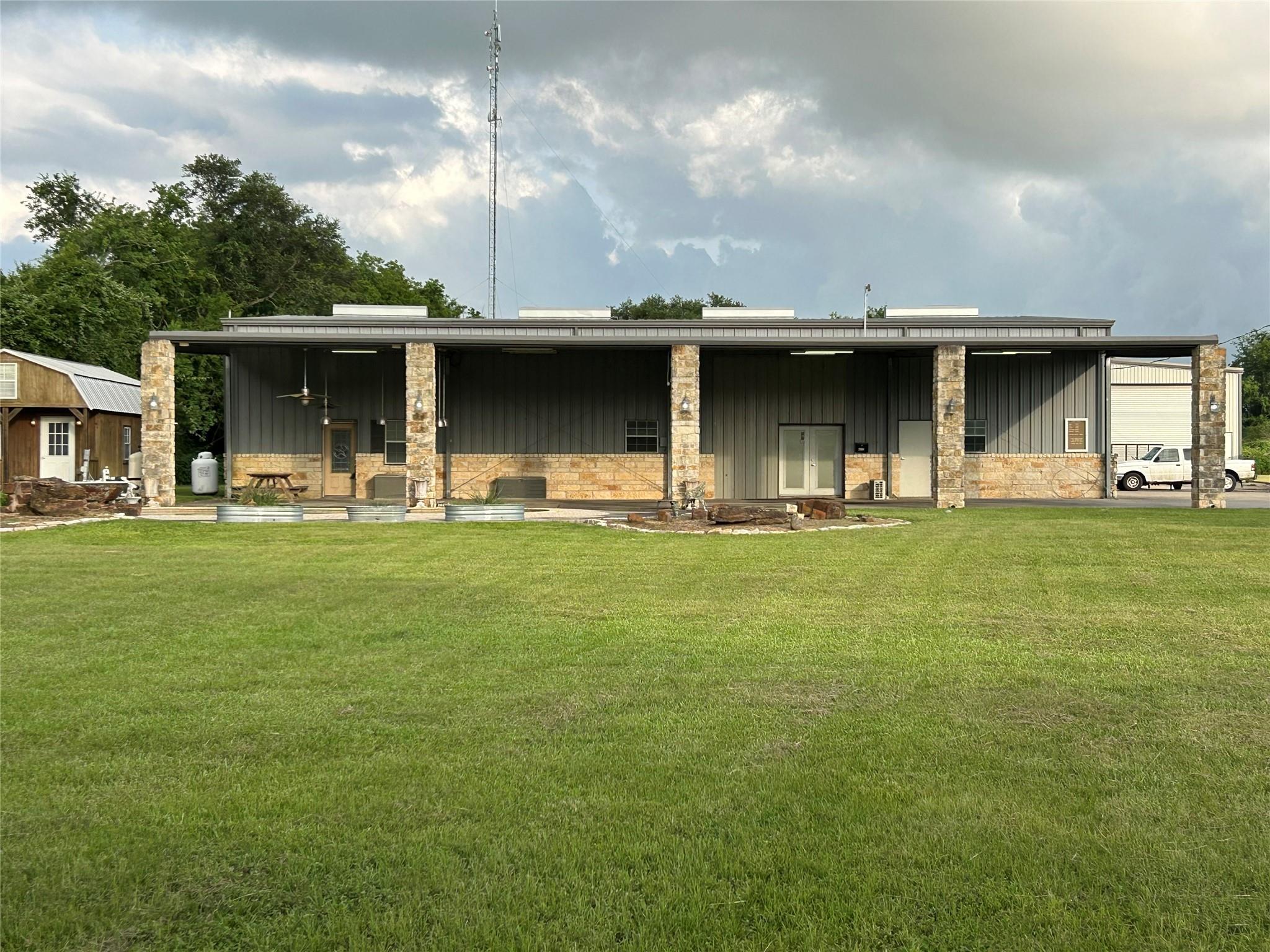 Property Photo: 7301 Pearson Road TX 77517