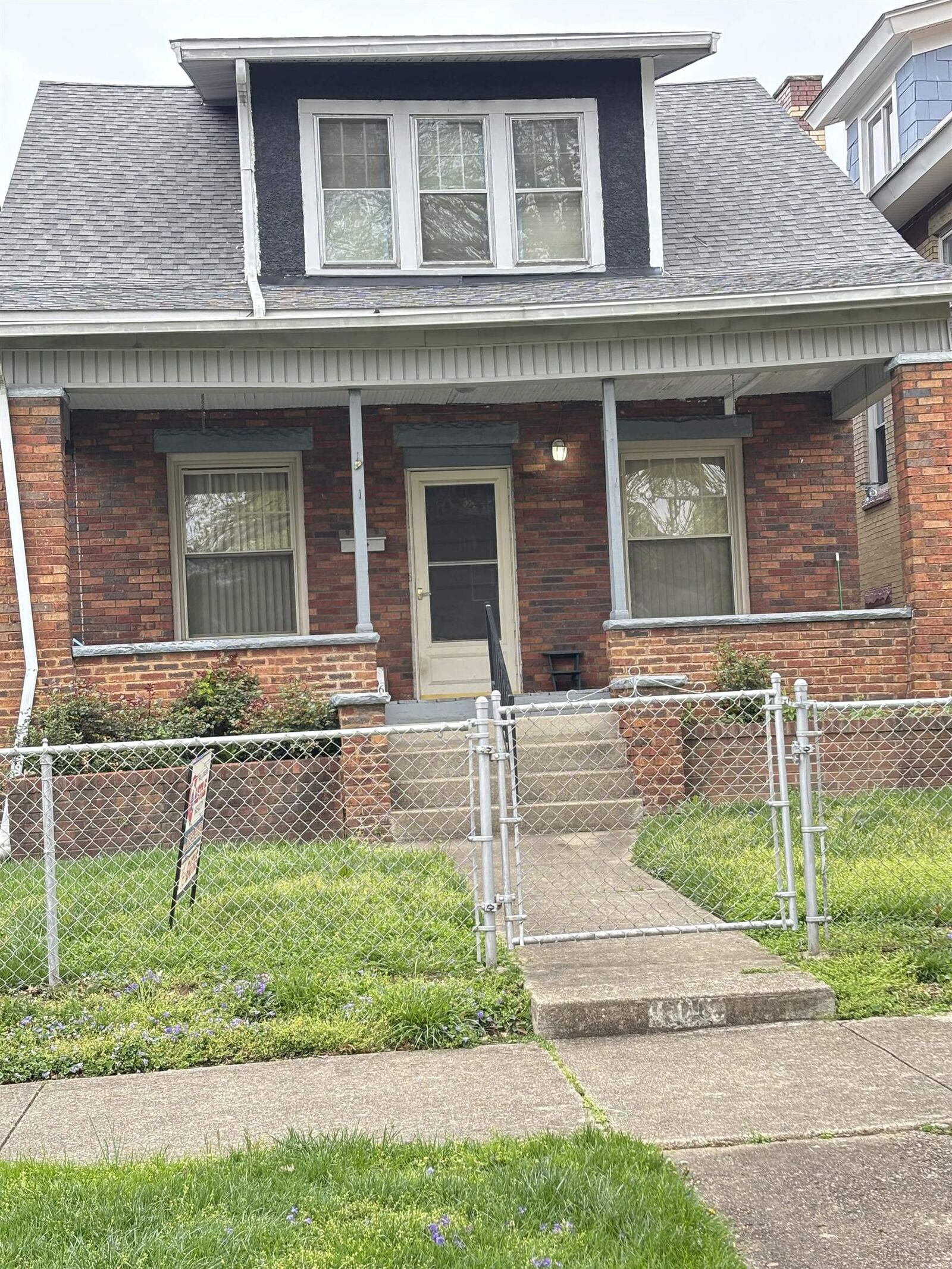 Property Photo:  606 10th. Ave.  WV 25701 