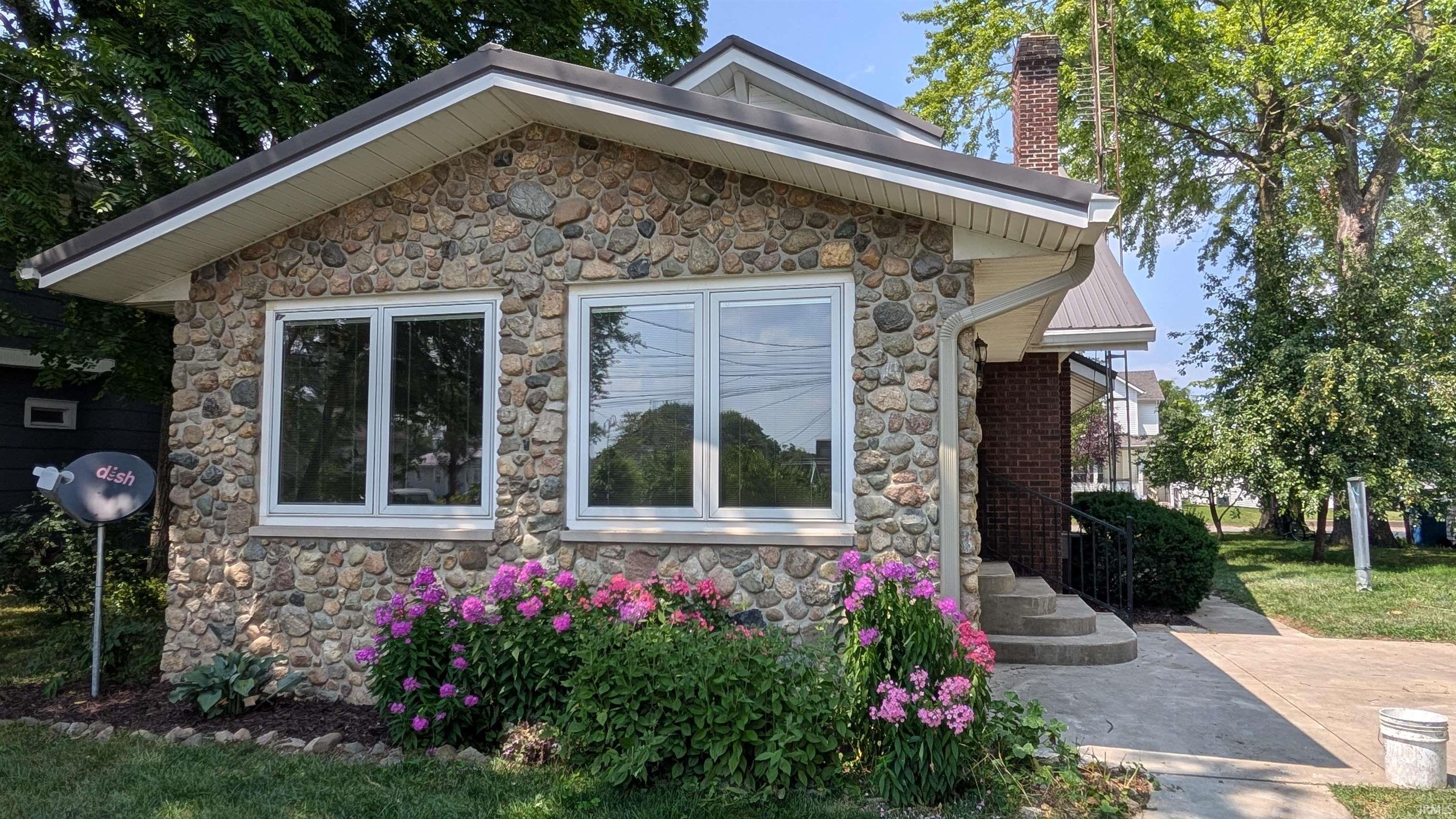 Property Photo: 624 W Cherry Street IN 46714