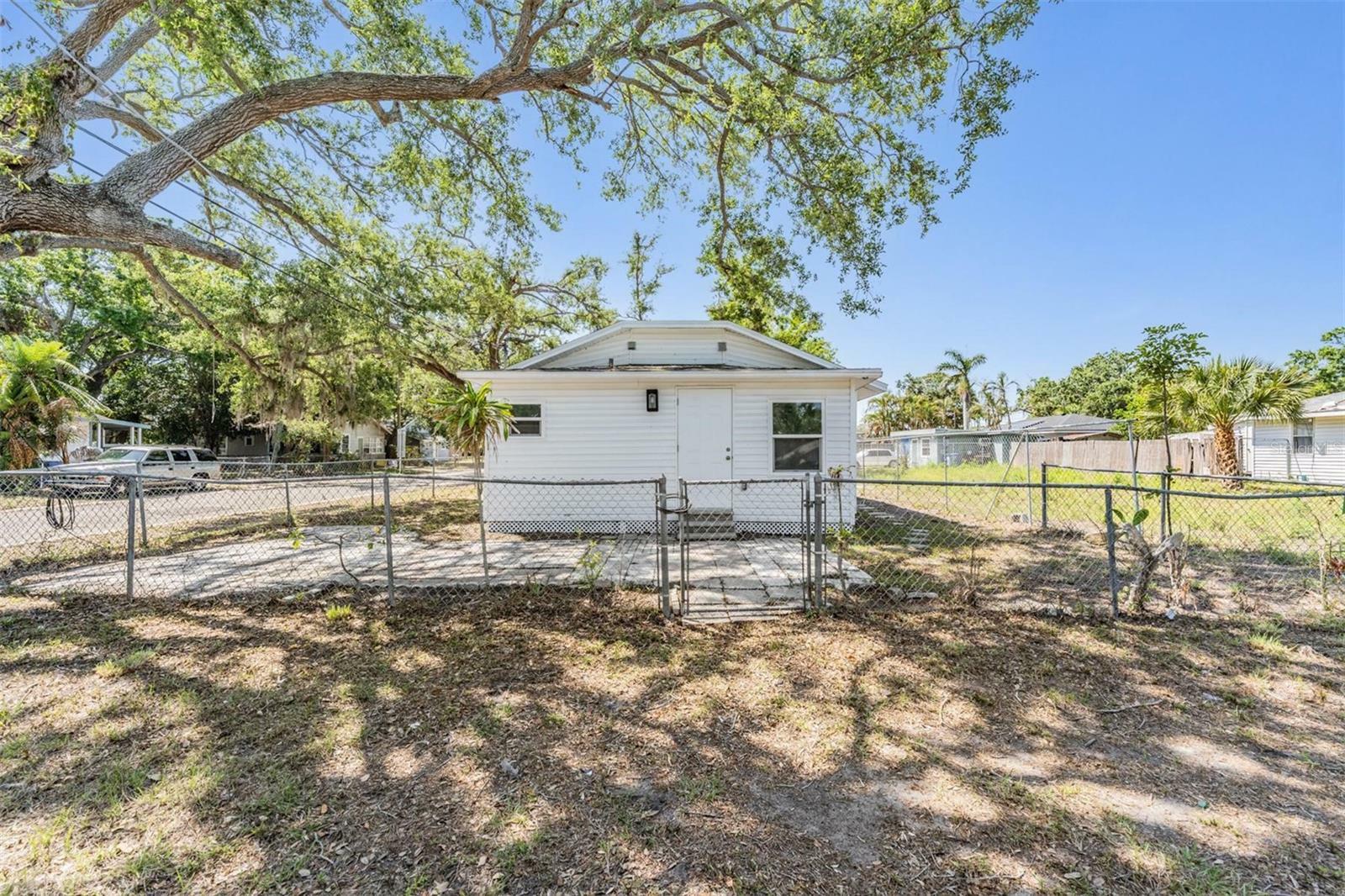 Property Photo: 1540 7th Avenue E FL 34208