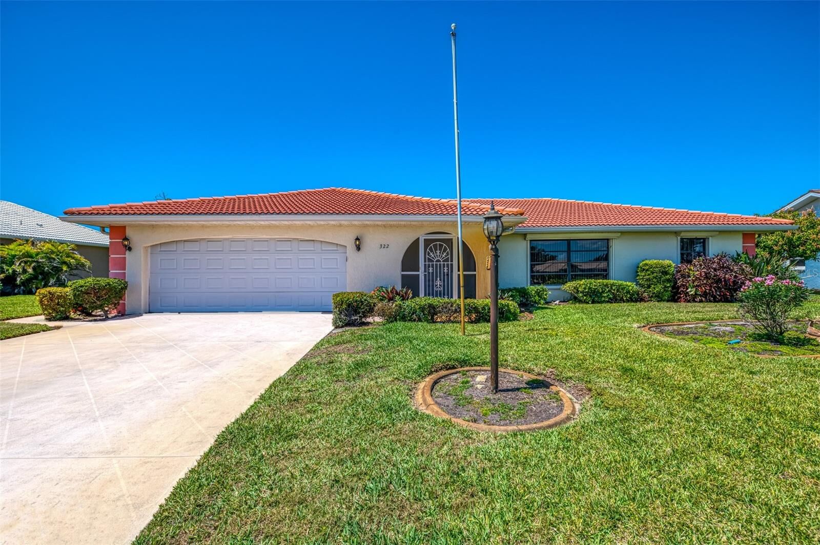 Property Photo:  322 Oakwood Circle  FL 34223 