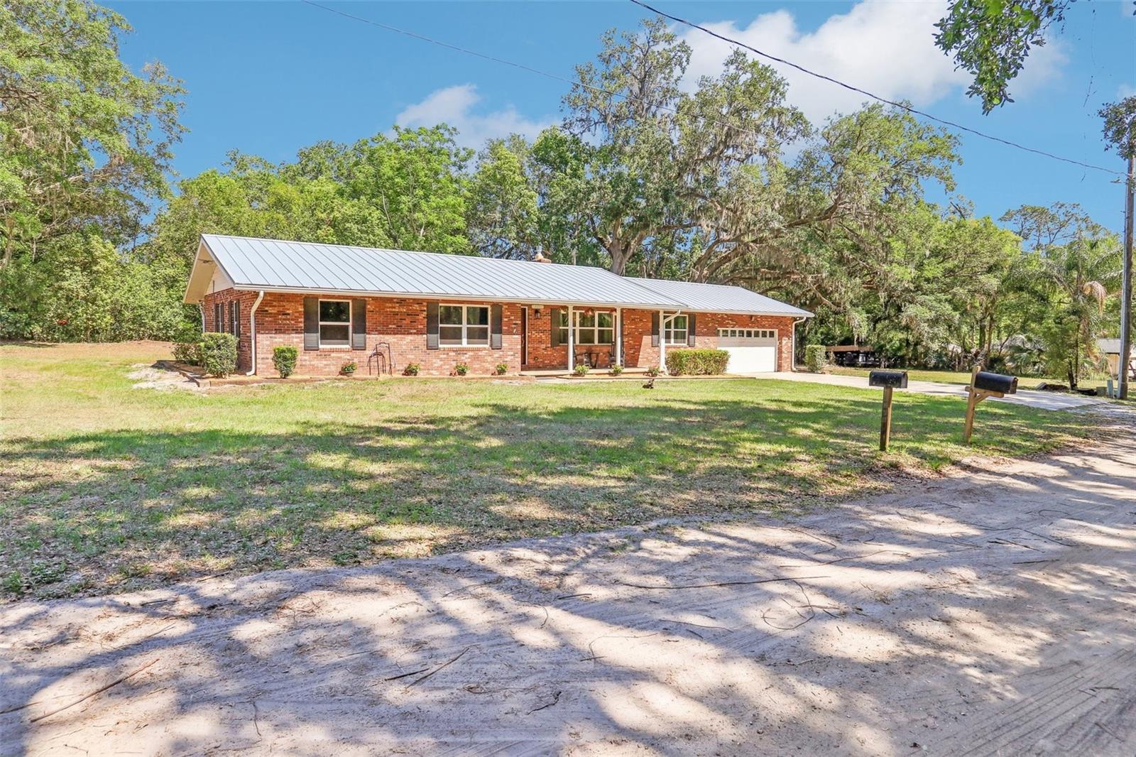 Property Photo:  42116 E Lakeview Drive  FL 32702 