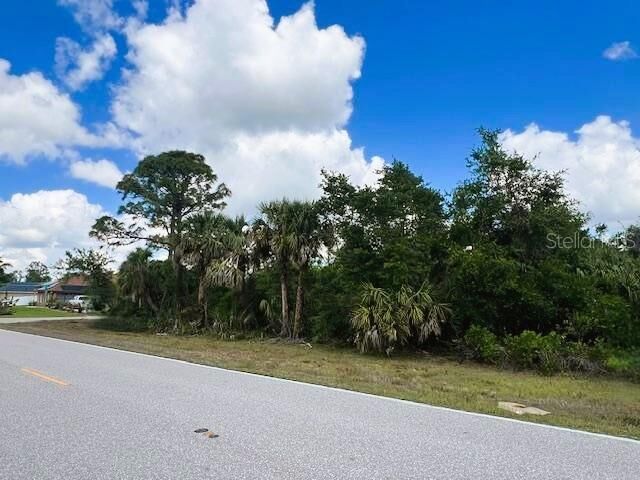 Property Photo:  17128 Wintergarden Avenue  FL 33948 