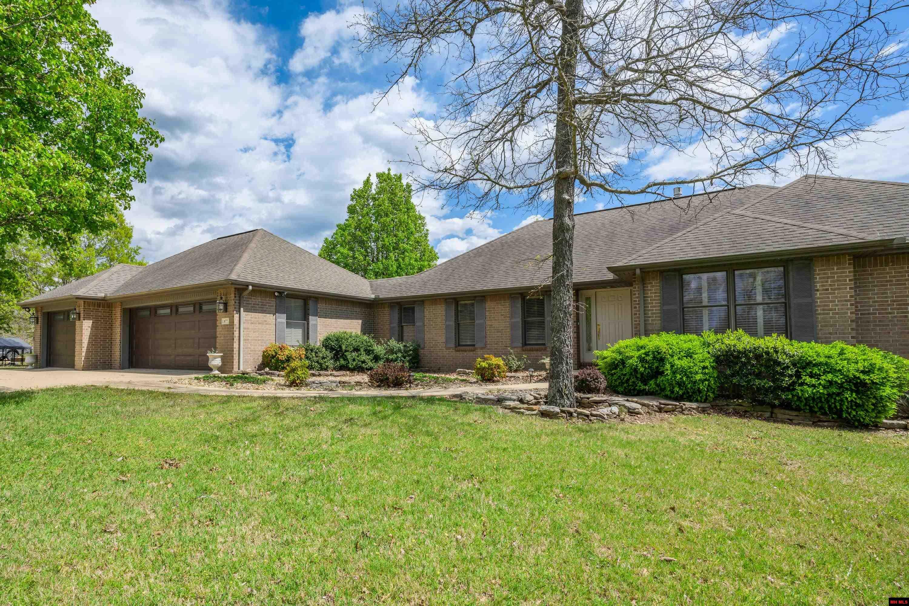 Property Photo: 877 Lake Point Bluff AR 72623