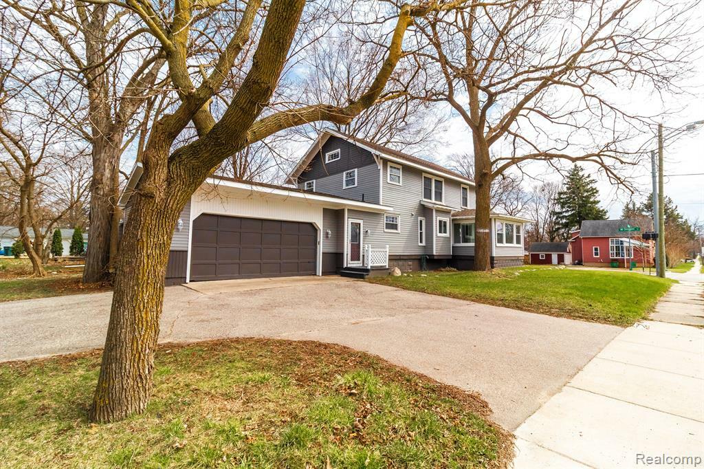 Property Photo: 938 W Oregon Street MI 48446 1423