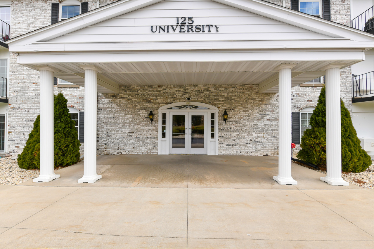 Property Photo: 125 N University Dr 326 WI 53095