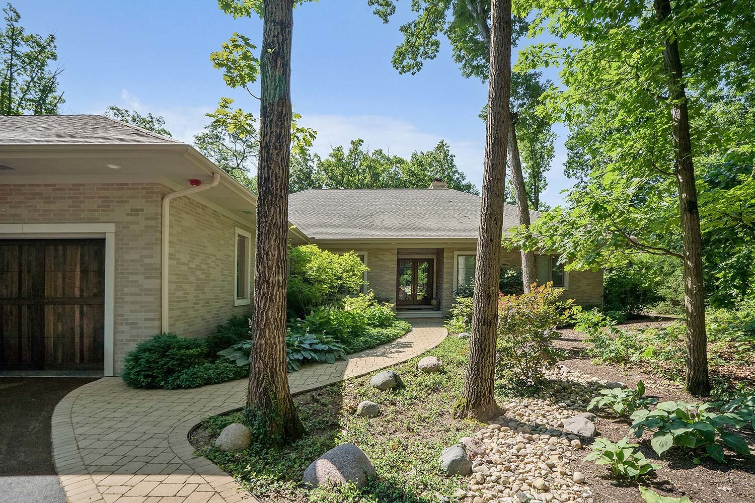 Property Photo: 1340 Edgewood Lane IL 60062