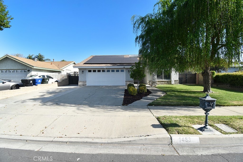 Property Photo: 1483 E Oak Hill Court CA 91761