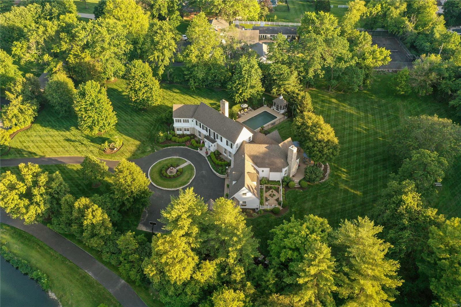 Property Photo: 4 Country Life Acres MO 63131