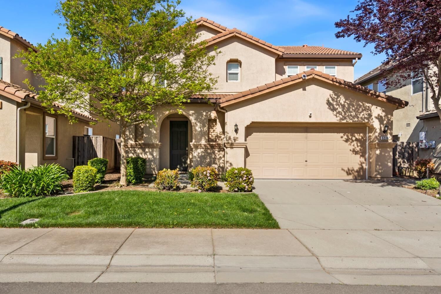 Property Photo: 5239 Noyack Way CA 95835