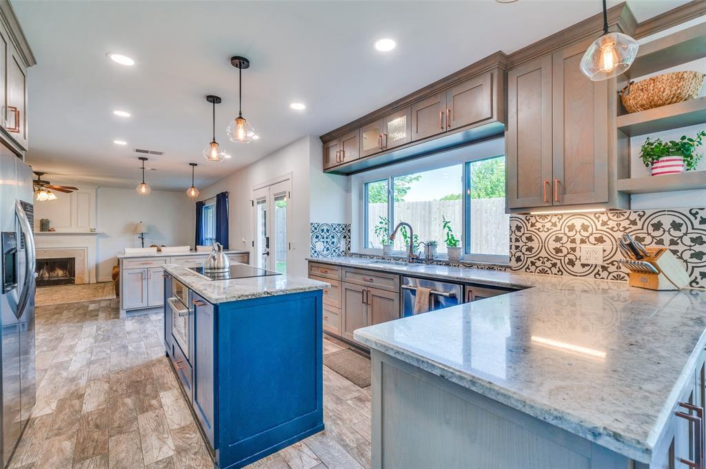 Property Photo: 3305 Oakdale Court TX 76054