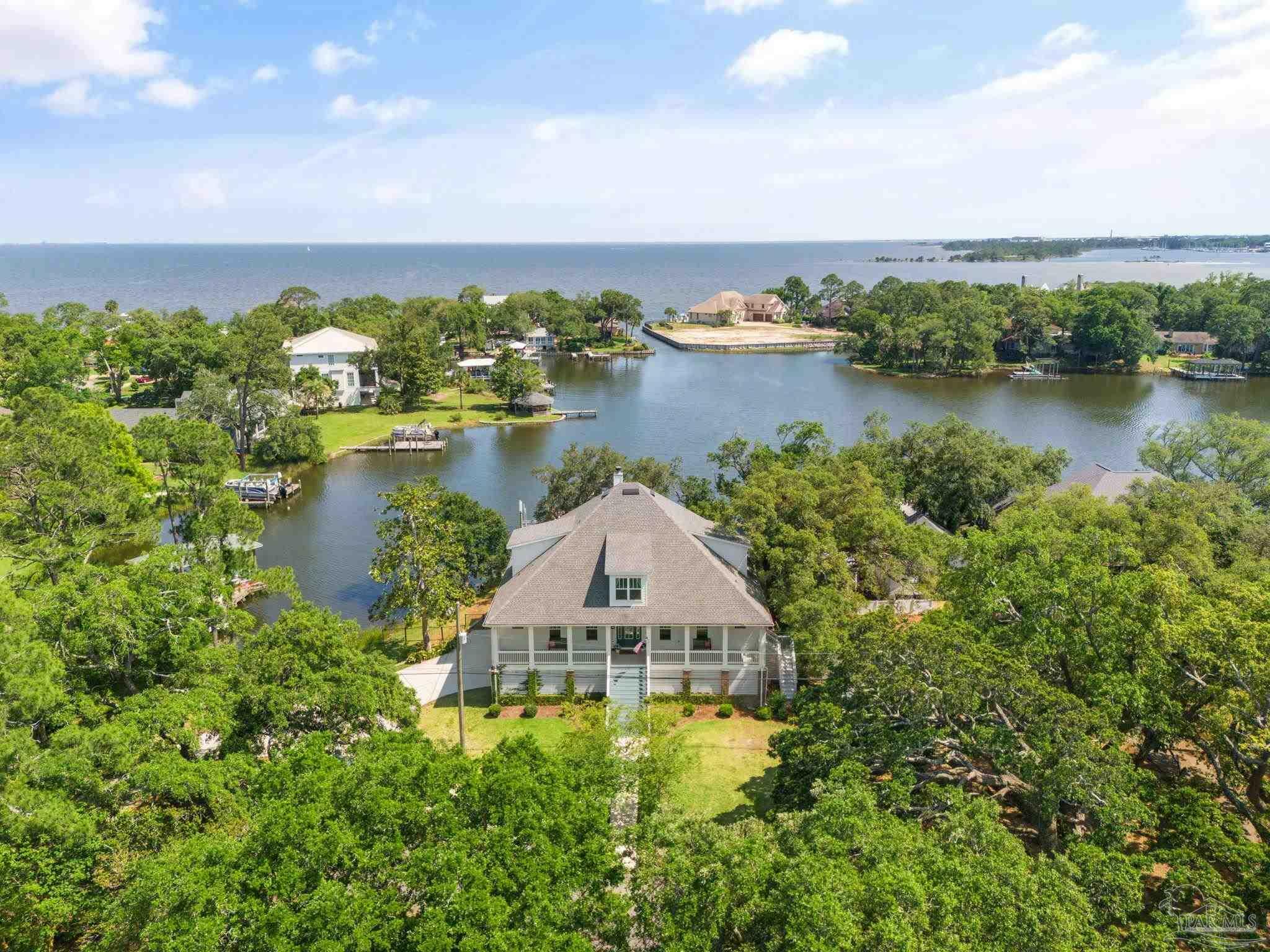 Property Photo: 74 Star Lake Dr FL 32507