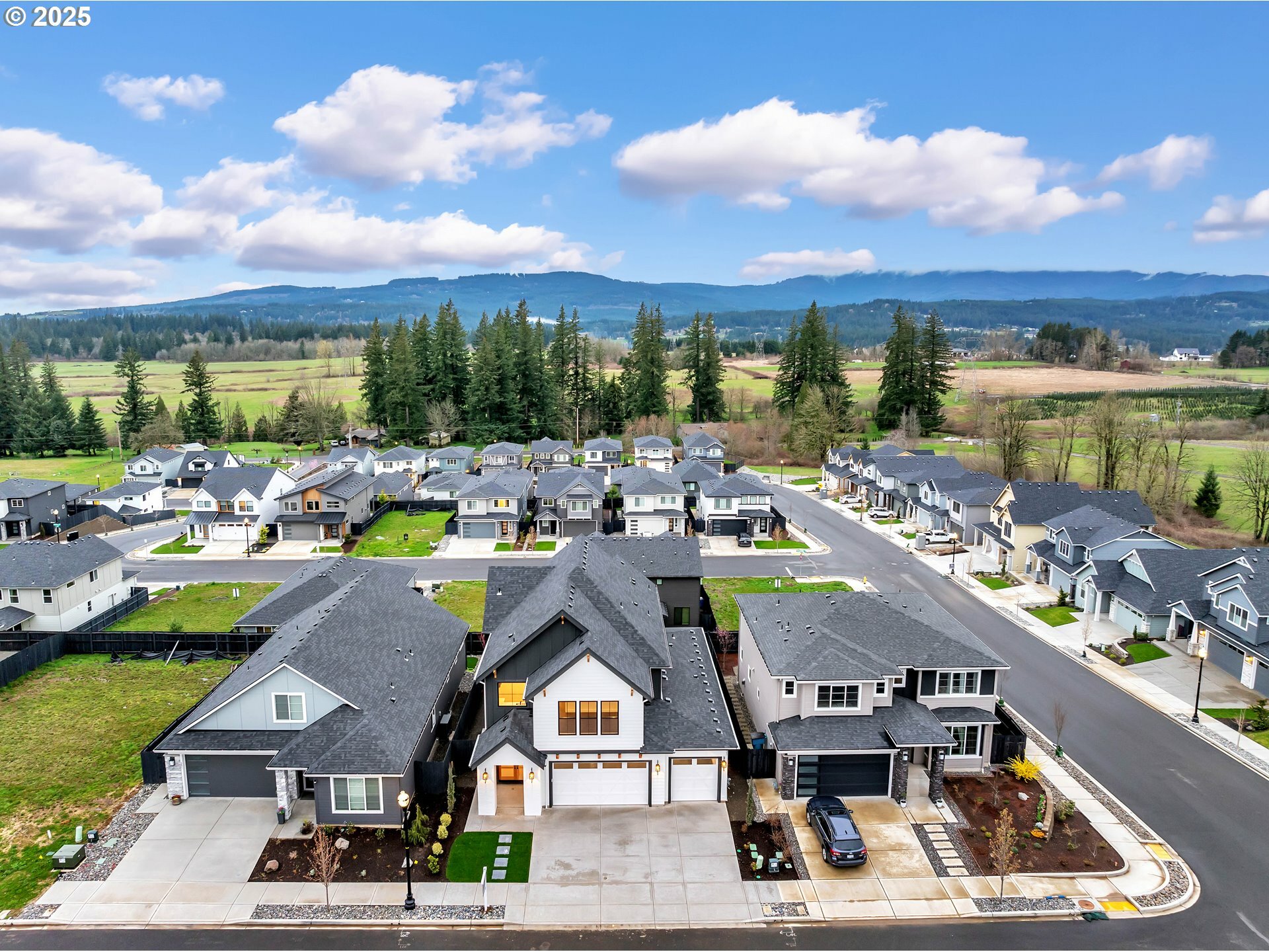 Property Photo:  231 W Koa St  WA 98671 