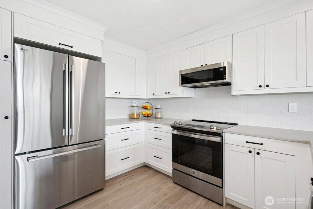 Property Photo: 1706 NE 179th C102 WA 98155