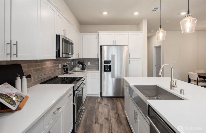 Property Photo:  6901 NE 184th Lane 403  WA 98028 