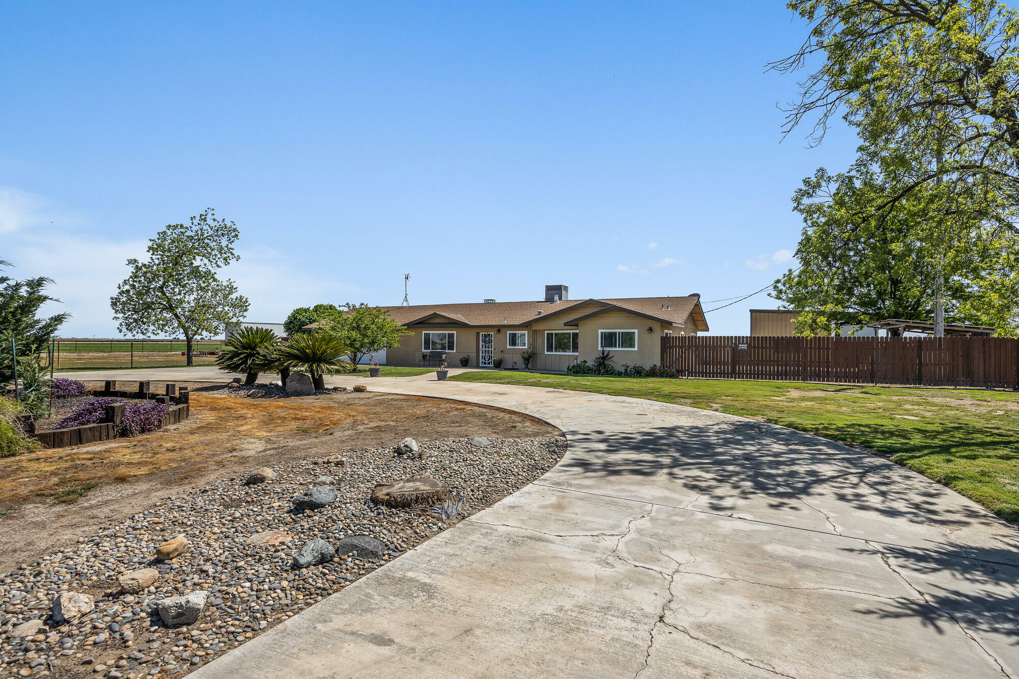 Property Photo:  3663 Avenue 228  CA 93274 