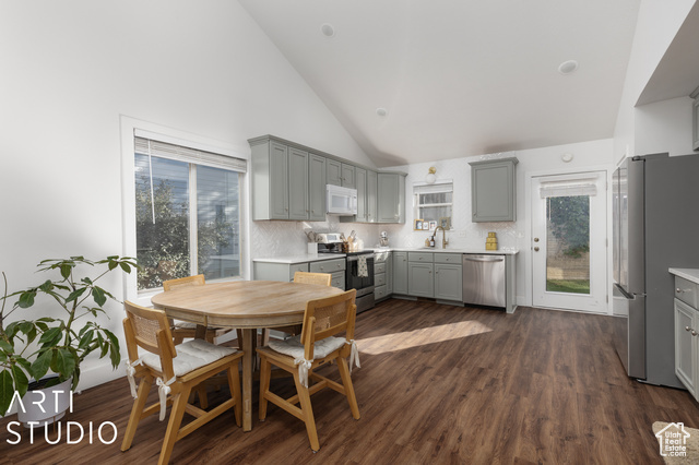 Property Photo: 3131 Applewood Dr UT 84010