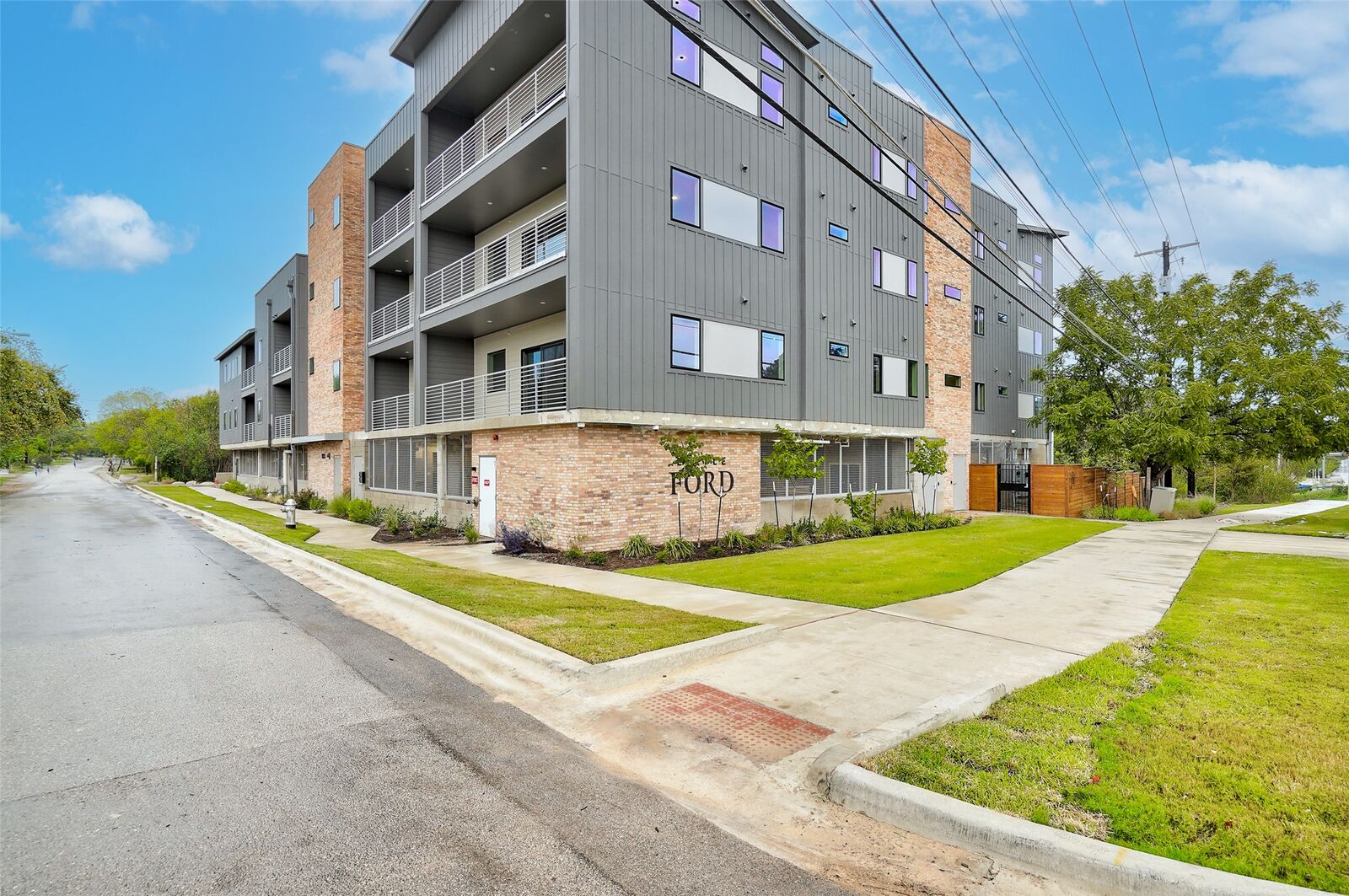 Property Photo:  100 W Mockingbird Lane 401  TX 78745 