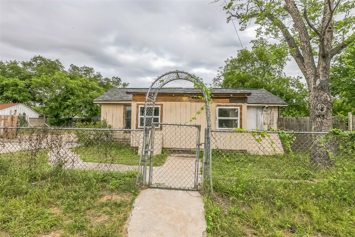 Property Photo: 6206 Ponca Street TX 78741