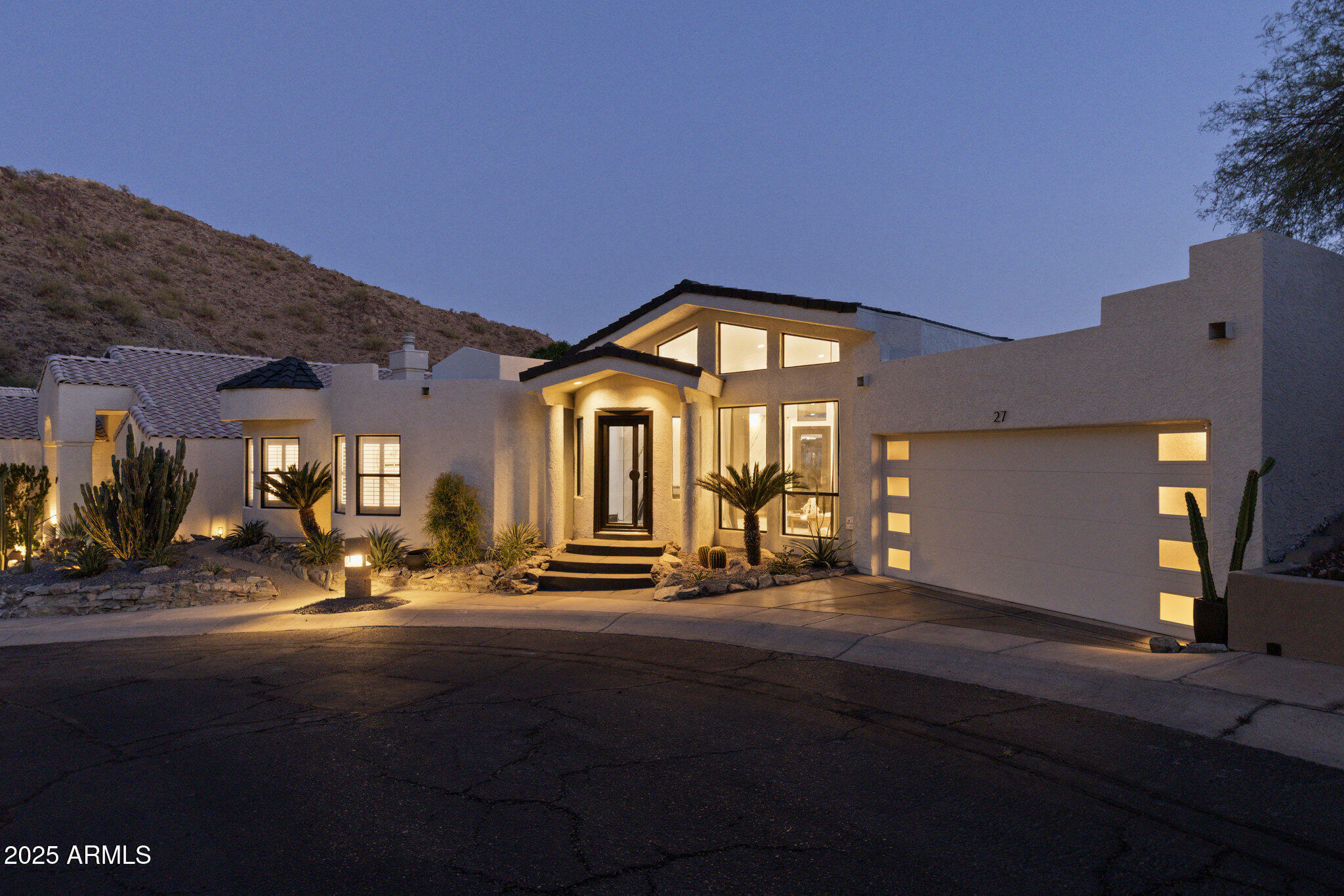 Property Photo: 27 W Cochise Drive AZ 85021