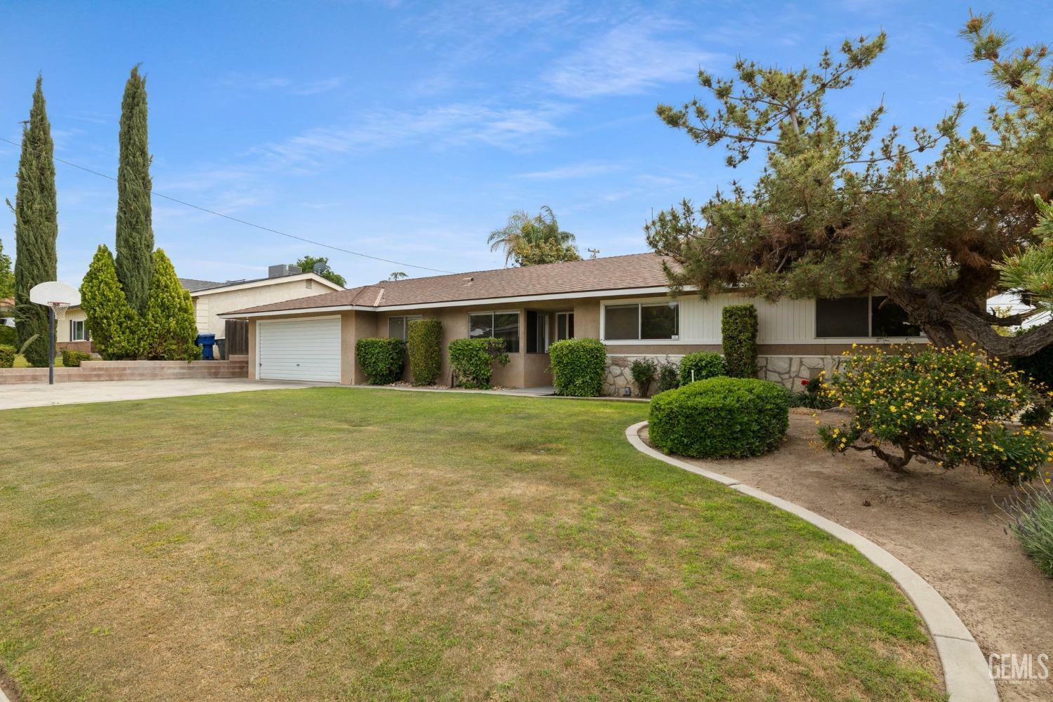 Property Photo: 3325 Crest Drive CA 93306