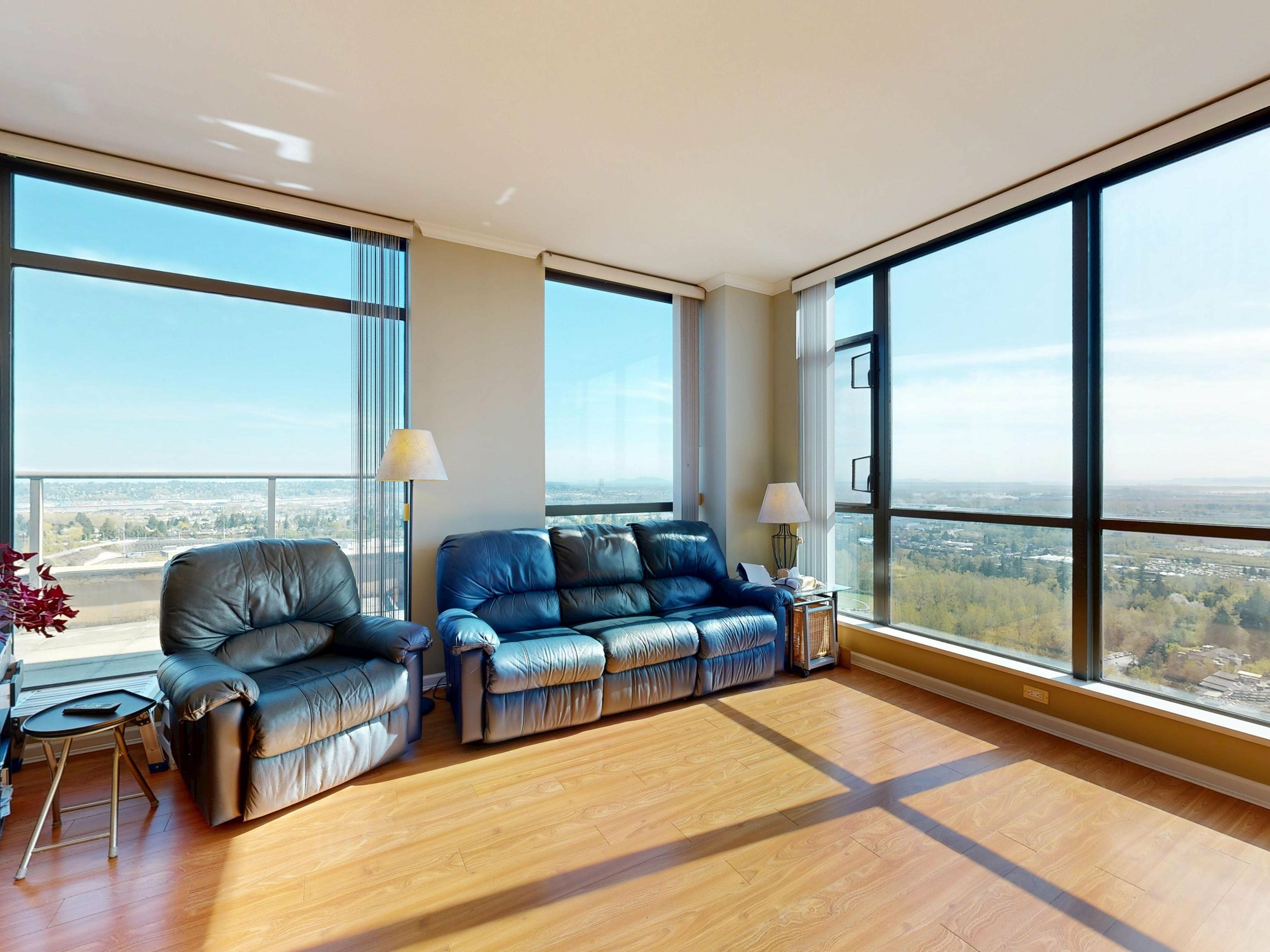 Photo de la propriété: 7388 Sandborne Avenue 2101 BC V3N 5C4