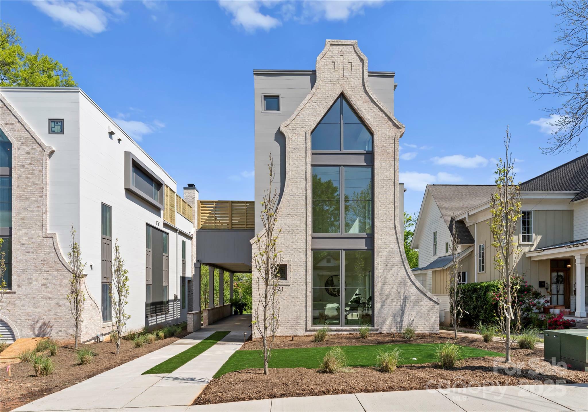 Property Photo: 721 Charles Avenue NC 28205