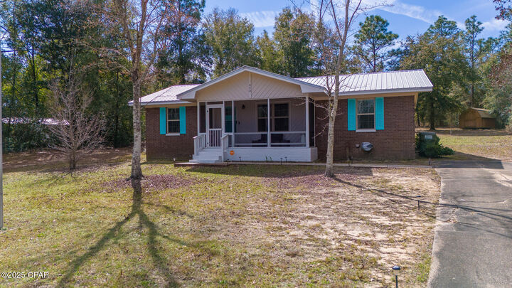 Property Photo: 450 Roberts Drive FL 32433