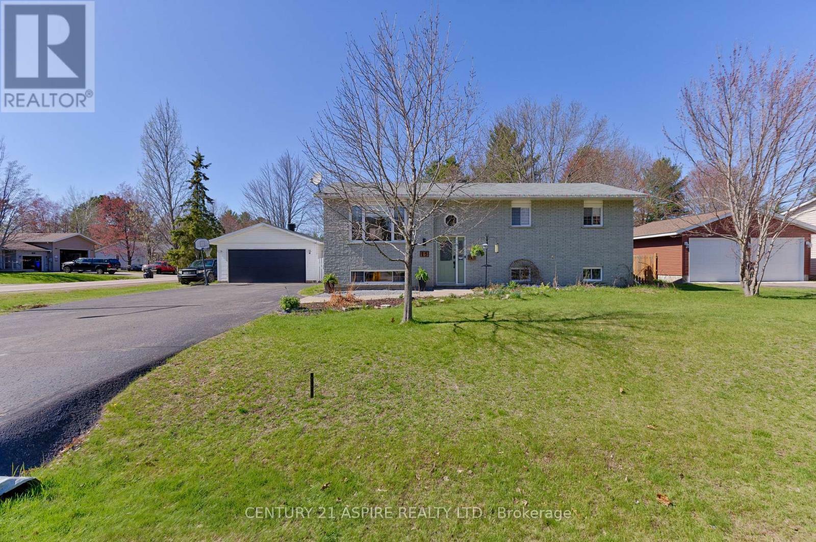 Property Photo: 15 Ravenwood Crescent ON K8H 3M9