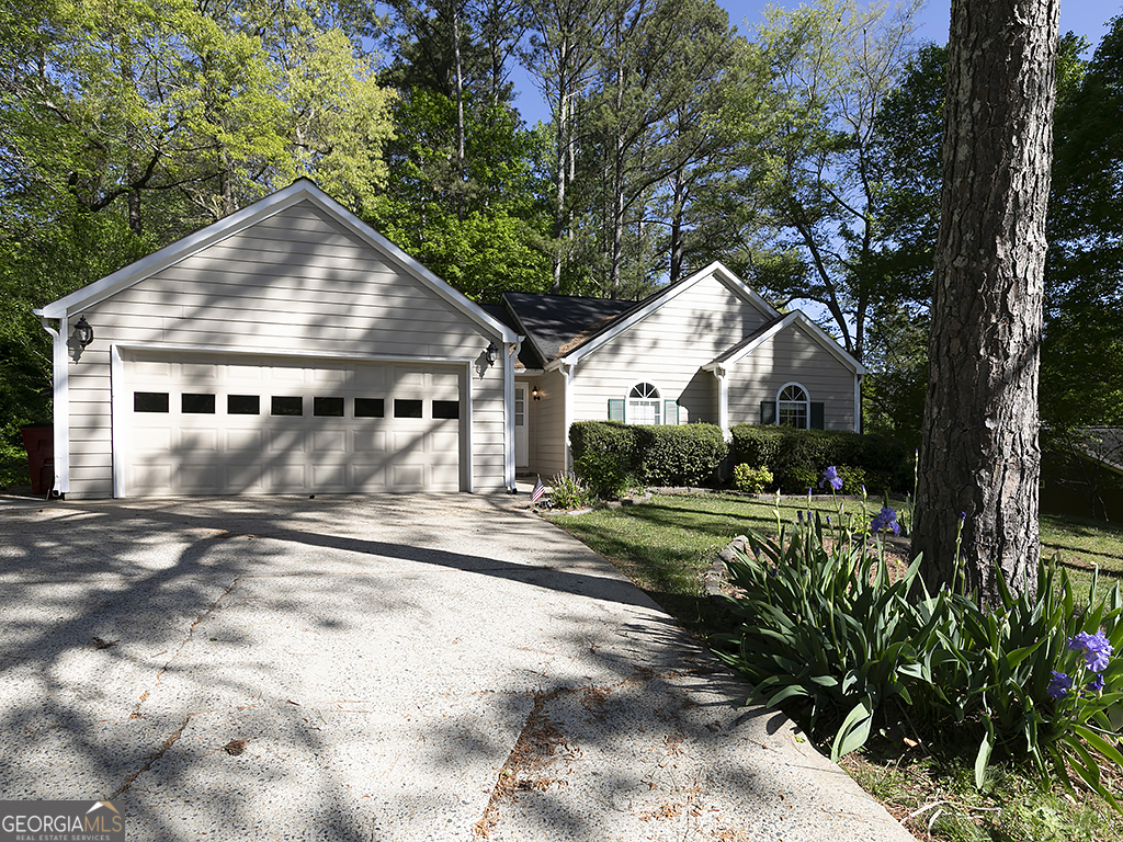 Property Photo: 1234 W Wylie Bridge Road GA 30188